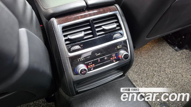 BMW 7-Series 2016 — photo 20