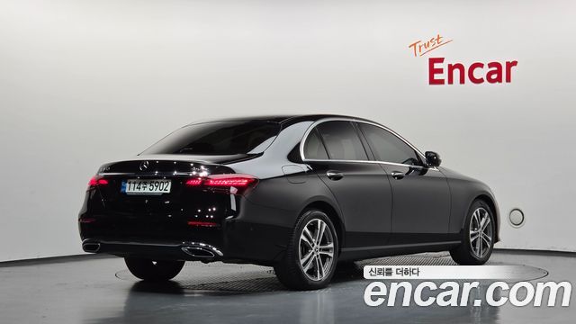 Mercedes-Benz E-Class 2022 — photo 2