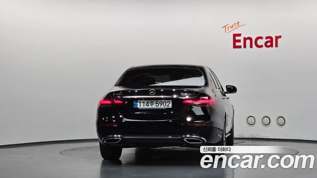 Mercedes-Benz E-Class 2022 — photo 4
