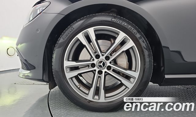 Mercedes-Benz E-Class 2022 — photo 5