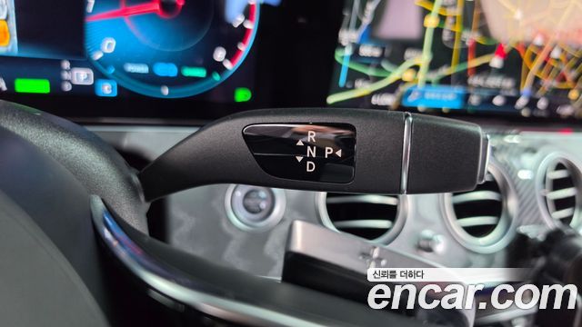 Mercedes-Benz E-Class 2022 — photo 12