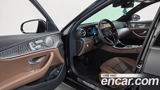 Mercedes-Benz E-Class 2022 — photo 13