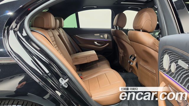 Mercedes-Benz E-Class 2022 — photo 17