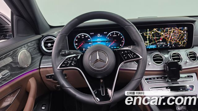Mercedes-Benz E-Class 2022 — photo 18