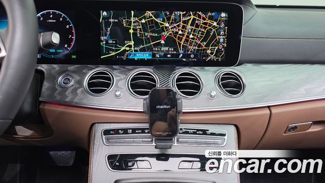 Mercedes-Benz E-Class 2022 — photo 19