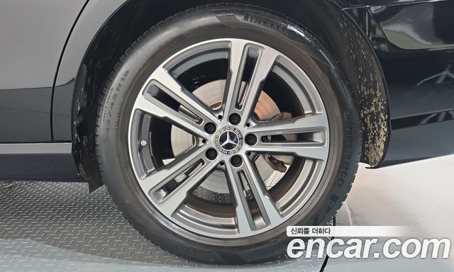 Mercedes-Benz E-Class 2022 — photo 7