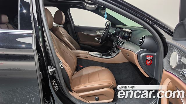 Mercedes-Benz E-Class 2022 — photo 16