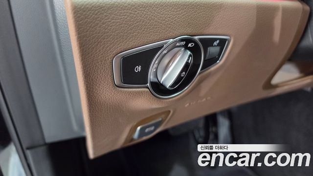 Mercedes-Benz E-Class 2022 — photo 27