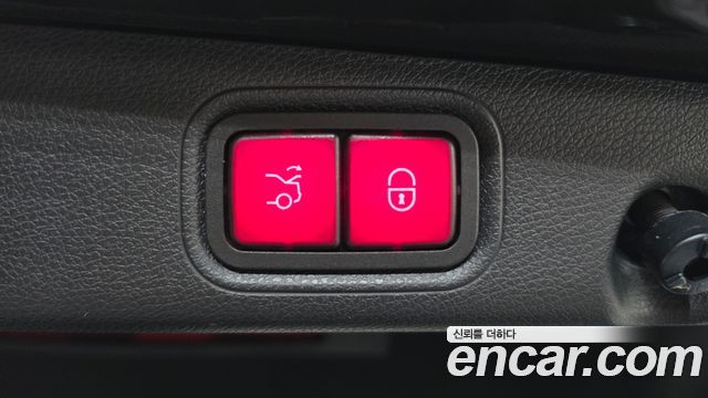 Mercedes-Benz E-Class 2022 — photo 31
