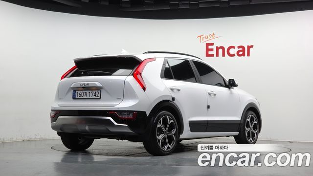 Kia Niro 2023 — photo 2