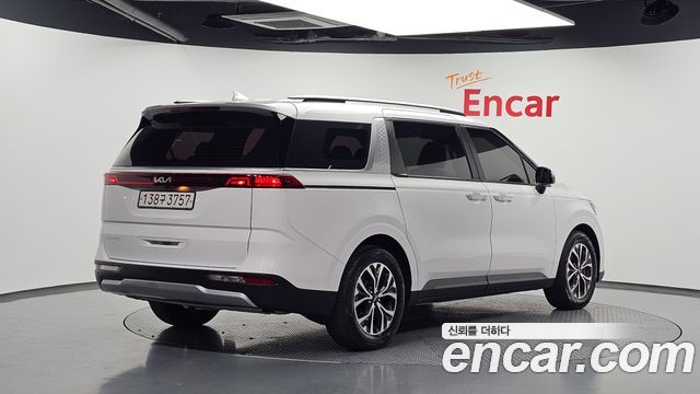 Kia Canival 2023 — photo 2