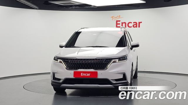 Kia Canival 2023 — photo 3