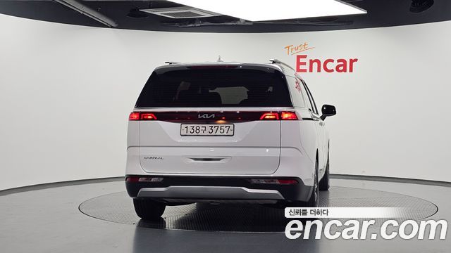 Kia Canival 2023 — photo 4