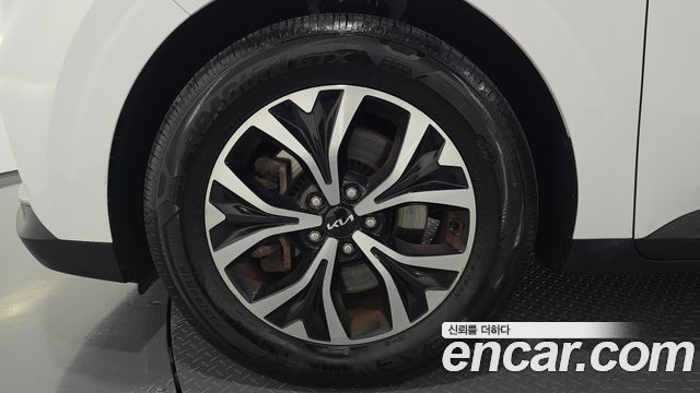 Kia Canival 2023 — photo 5