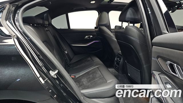 BMW 3-Series 2021 — photo 17