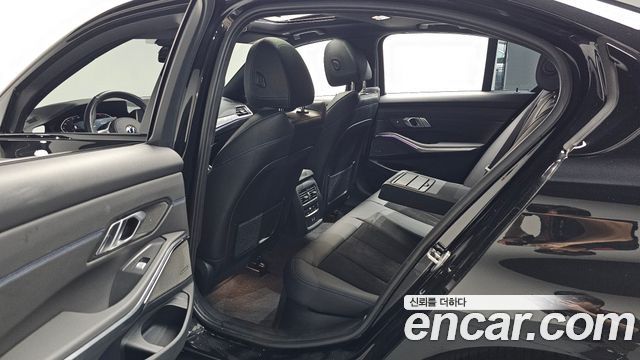BMW 3-Series 2021 — photo 18