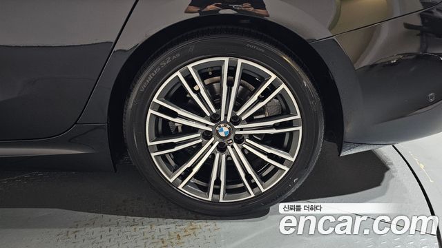 BMW 3-Series 2021 — photo 7