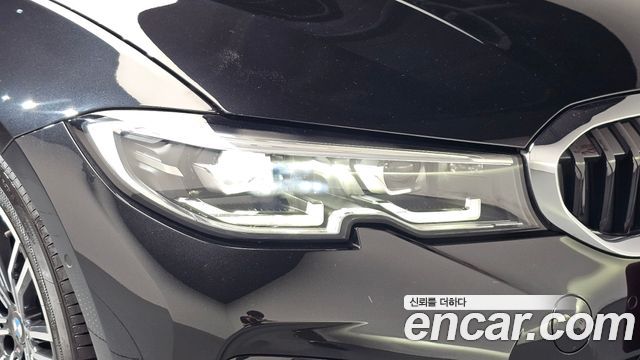 BMW 3-Series 2021 — photo 8