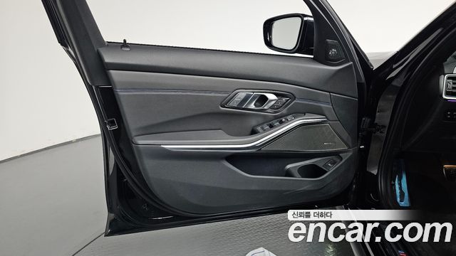 BMW 3-Series 2021 — photo 14
