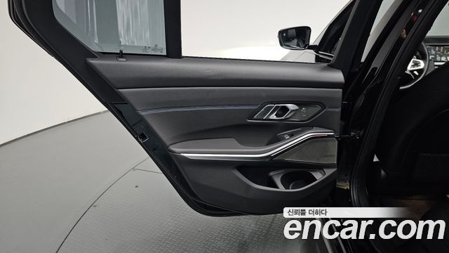BMW 3-Series 2021 — photo 15