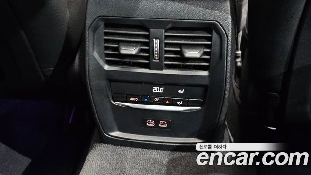 BMW 3-Series 2021 — photo 28