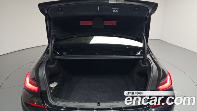 BMW 3-Series 2021 — photo 32