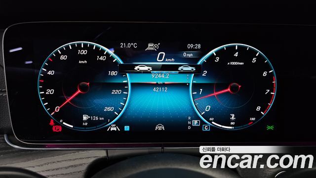 Mercedes-Benz E-Class 2023 — photo 11