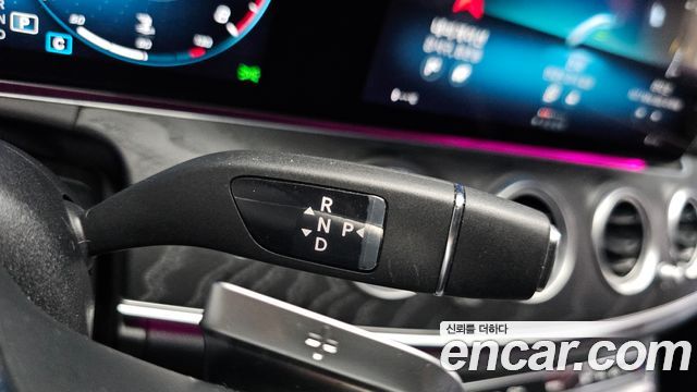 Mercedes-Benz E-Class 2023 — photo 12