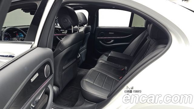 Mercedes-Benz E-Class 2023 — photo 17
