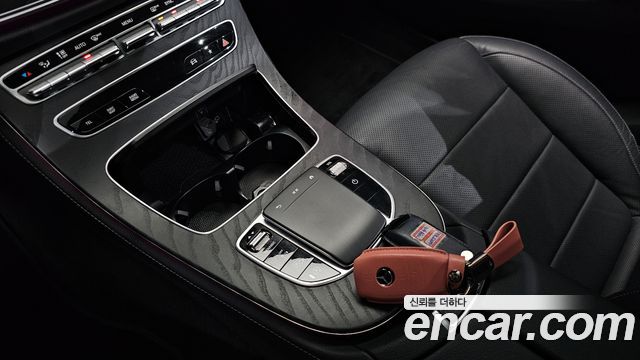 Mercedes-Benz E-Class 2023 — photo 22