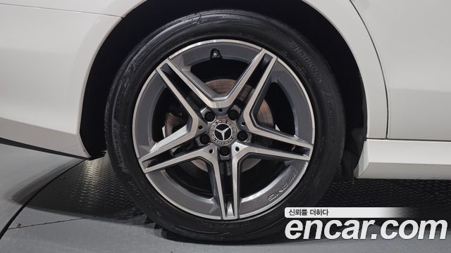 Mercedes-Benz E-Class 2023 — photo 7