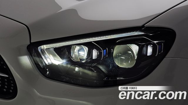 Mercedes-Benz E-Class 2023 — photo 8