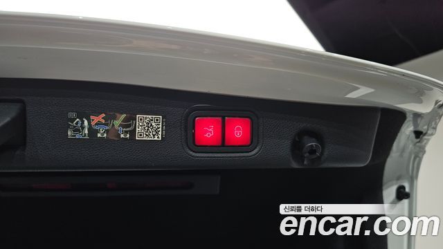 Mercedes-Benz E-Class 2023 — photo 27