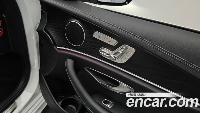 Mercedes-Benz E-Class 2023 — photo 29