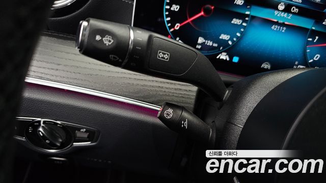 Mercedes-Benz E-Class 2023 — photo 36