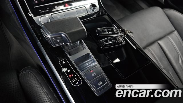 Audi A8 2020 — photo 12