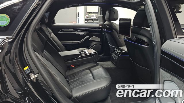 Audi A8 2020 — photo 18