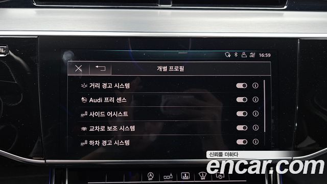 Audi A8 2020 — photo 22
