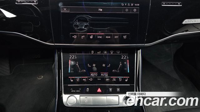 Audi A8 2020 — photo 23