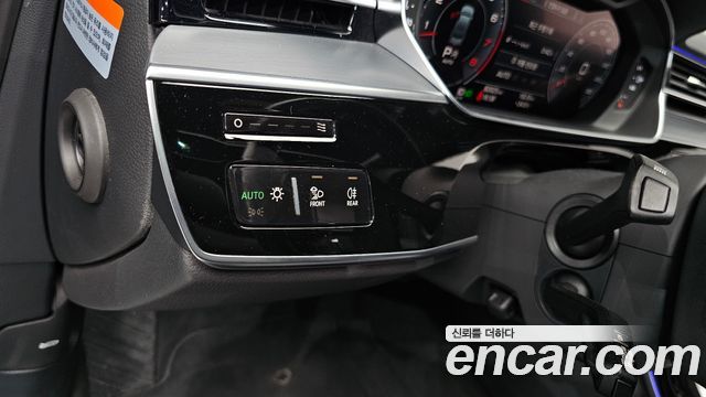 Audi A8 2020 — photo 26