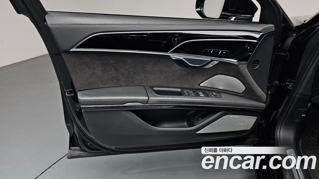 Audi A8 2020 — photo 14