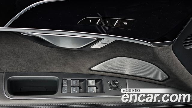 Audi A8 2020 — photo 27