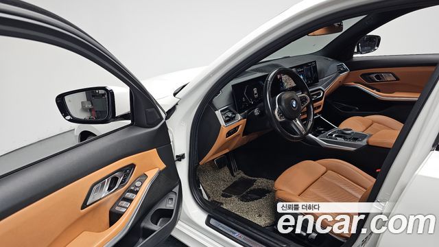 BMW 3-Series 2023 — photo 13