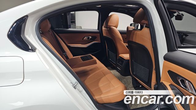 BMW 3-Series 2023 — photo 17