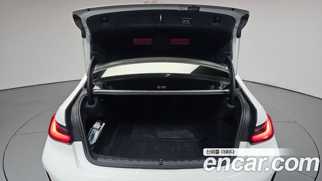BMW 3-Series 2023 — photo 26