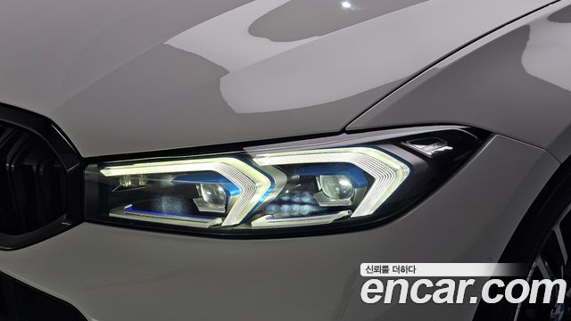 BMW 3-Series 2023 — photo 8