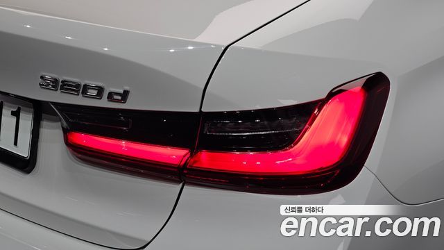 BMW 3-Series 2023 — photo 9