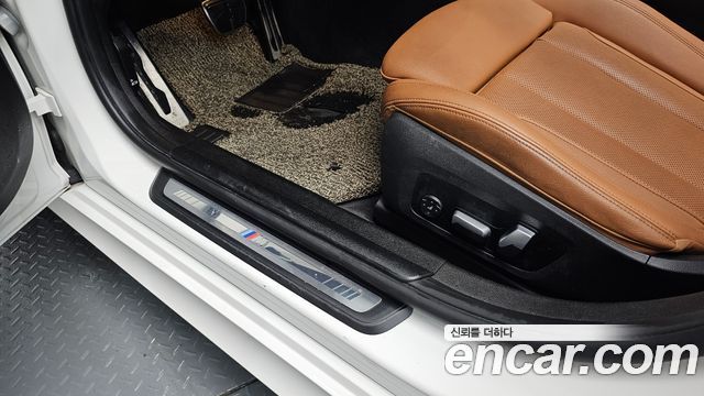 BMW 3-Series 2023 — photo 33