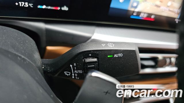 BMW 3-Series 2023 — photo 34