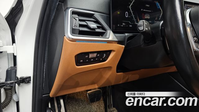 BMW 3-Series 2023 — photo 35